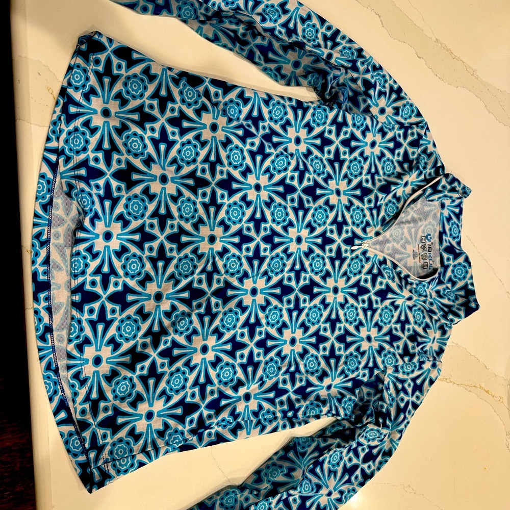 Ibkul 1/4 zip mock-neck, long-sleeve sun top w/ mesh under sleeves. Large. Blue